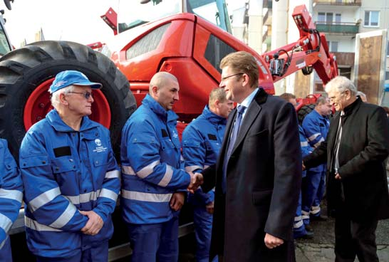 ENVIROPROJEKT hospodárov Práce na výstavbe ochrannej hrádze na rieke Čierna voda, Trstice Kráľov brod. Stavba sa realizovala od roku 2009 do roku 2015 vlastnými kapacitami SVP, š. p.
