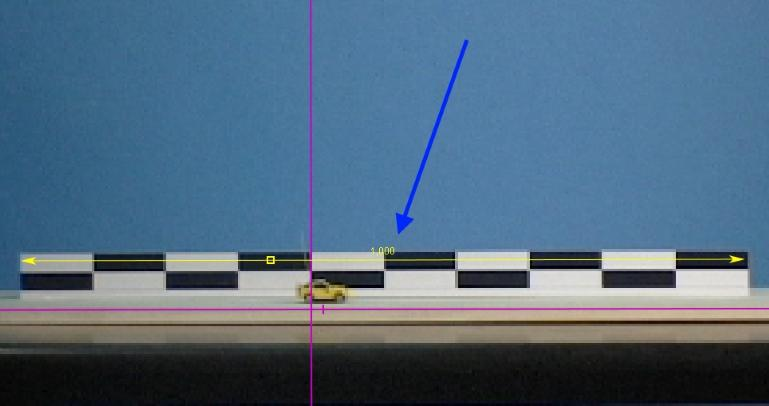Εικόνα 39 - Τοποθετούμε κατάλληλα τον άξονα στο σημείο 40cm της βέργας 3.2.2 Κλίμακα Αρκετά εύκολος και ο υπολογισμός της κλίμακας στο video αφού μας δίνεται το μήκος της καρό βέργας σε 1 μέτρο.