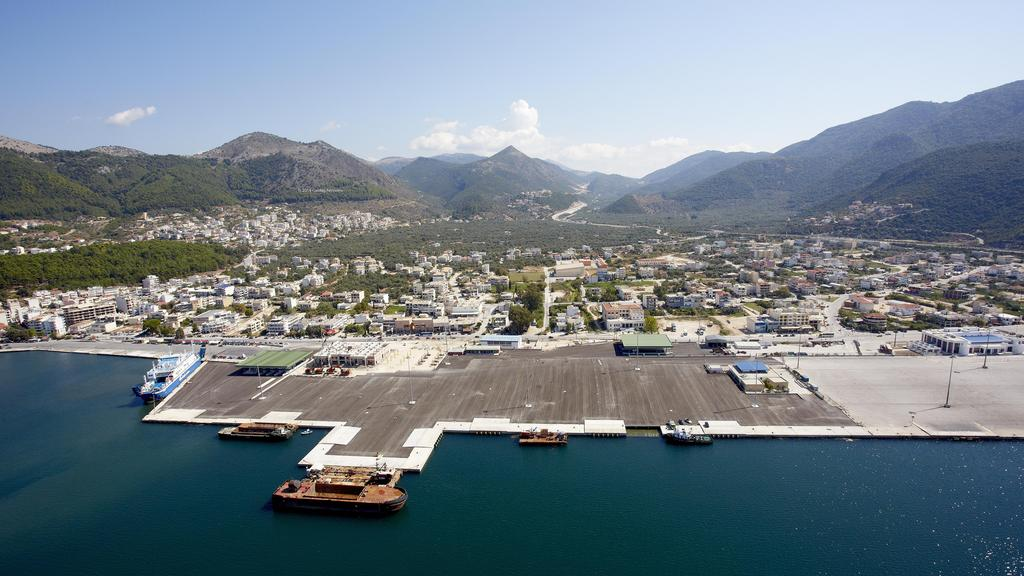 1. ΕΙΣΑΓΩΓΗ Η ευρύτερη περιοχή της Θεσπρωτίας και του λιμένα της Ηγουμενίτσας που περιγράφονται στην παρούσα εργασία, είναι από τις σημαντικές περιοχές σε Εθνικό και Ευρωπαϊκό Επίπεδο της Δυτικής