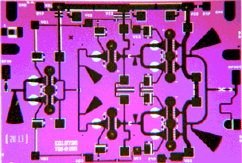 Product Datasheet February 13, 001 7-3 GHz 0.7 Watt Power Amplifier TGA1073B-SCC The TriQuint TGA1073B-SCC is a three stage HPA MMIC design using TriQuint s proven 0.5 um Power phemt process.