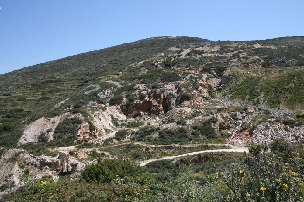 Εικ. 12: Γενική άποψη της εισόδου της κοιλάδας νοτιοανατολικά του Μαραθιού με εμφανή την καλλιέργεια των χωραφιών προ της εμφάνισης των Αρχαίων Λατομείων. 3.