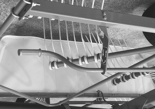 Pos: 18.26 /BA/Bedienung /Schwader/Einstellen der Arbeitstiefe - mechanisch @ 2\mod_1202735419033_85.doc @ 60775 Pos: 18.27 /BA/-----Seitenumbruch------ @ 0\mod_1196175311226_0.doc @ 4166 Χειρισμός 8.