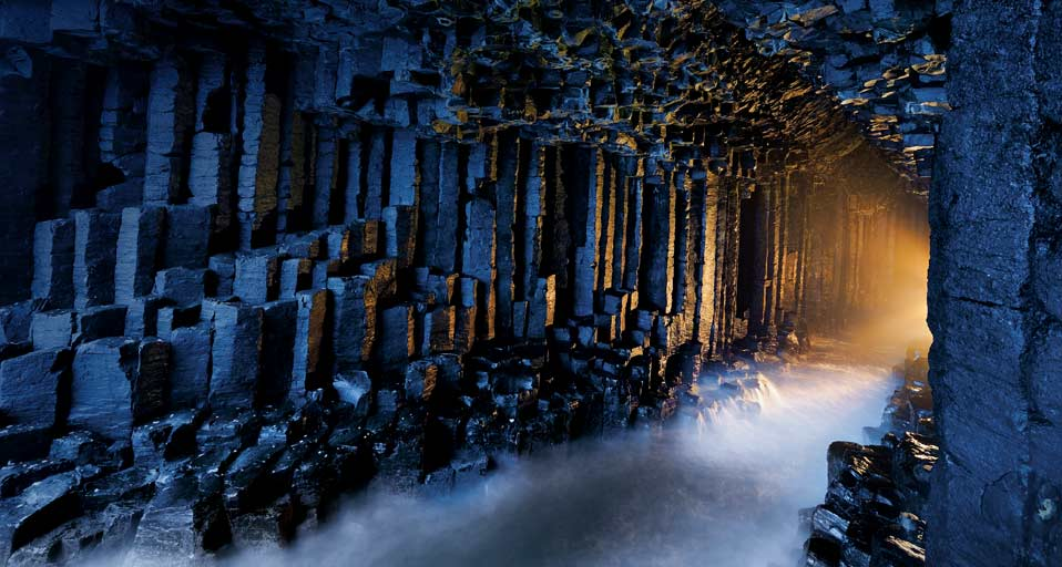 8.Σπήλαιο Fingal, Σκωτία Το σπήλαιο Fingal σου δίνει την εντύπωση ότι κάποιος το έχει χτίσει.