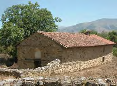 3. Παναγία Πορφφρα Από το χϊρο τθσ βαςιλικισ του Αγίου Αχίλλειου μονοπάτια οδθγοφν ςτο νότιο άκρο του νθςιοφ, όπου βρίςκεται το διαλυμζνο μοναςτιρι τθσ Παναγίασ Πορφφρασ.