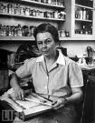Amerka alimləri İrving Langmuir (1932-ci ildə kimya sahəsində Nobel mükafatı lauratı) və Katharine Blodgett (Kembric Universitetində PhD almış ilk