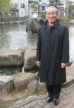 Norio Taniguchi Nanotexnologiya terminini ilk dəfə Yaponiya