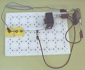 Kazalo 1. MODEL HIŠEGA ZVOCA...2 2. MODEL EOSMEREGA ELEKTROMOTORJA...3 3. EOSMERI MOTOR KOT GEERATOR...3 4. IZKORISTEK EOSMEREGA ELEKTROMOTORJA...4 5. IZKORISTEK ELEKTRIČEGA GEERATORJA (DIAMA)...5 6.