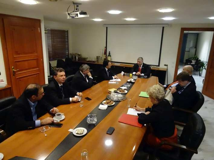 Υποστήριξη σε πολιτικό επίπεδο Η Αναπληρώτρια Υπουργός Απασχόλησης, κυρία Ράνια Αντωνοπούλου, τόνισε την πολιτική βούληση της κυβέρνησης να διαµορφώσει πιο διεξοδικά και αποτελεσµατικά την