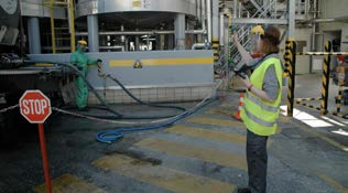 46 Ι ΑΠΟΛΟΓΙΣΜΟΣ ΒΙΩΣΙΜΗΣ ΑΝΑΠΤΥΞΗΣ 2014-2015 ΠΑΡΑΓΟΥΜΕ ΑΞΙΑ ΓΙΑ ΤΟΥΣ ΕΡΓΑΖΟΜΕΝΟΥΣ Εκπαιδεύουμε διαρκώς το προσωπικό μας σε όλες τις λειτουργίες μας σε θέματα υγείας και ασφάλειας στους χώρους
