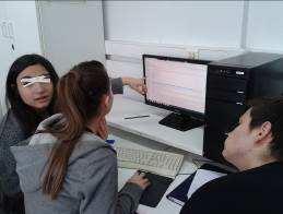 Οι οµάδες εργάζονται στο εργαστήριο πληροφορικής Στάδιο 4ο (2 διδακτικές ώρες) Στο στάδιο αυτό συµµετείχε στην εφαρµογή του σεναρίου και ο συνάδελφος, φιλόλογος κ. Κωνσταντίνος Θεοχαρίδης.