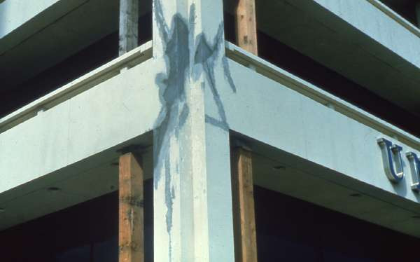 Ντόλιας Παναγιώτης στύλων δεν είναι δυνατόν να συνεχίσουν από όροφο σε όροφο λόγω της παρουσίας της πλάκας και των δοκών που συντρέχουν στην περιοχή του κόµβου.[1] 2.