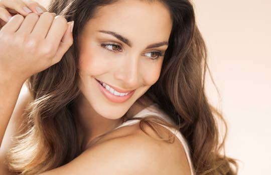 GOLD REGENESIS GOLD REGENESIS SECR ETUL TINEREŢII Seria produselor cosmetice exclusiviste Gold Regenesis este concepută pentru tenul matur, după vârsta de 40 de ani.