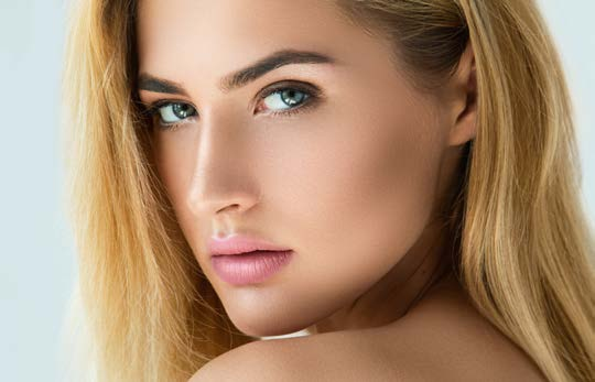 ß-GLUCAN ACTIVE ß-GLUCAN ACTIVE PUTER EA HIDR ATĂRII ß-Glucan Active este o serie de produse cosmetice care au ca principal component inovatorul și naturalul beta-glucan din ovăz o descoperire în