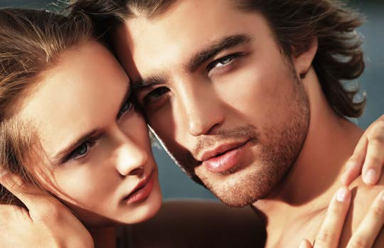 PRODUSE COSMETICE ATE PRODUSE COSMETICE ATE ÎNGRIJIRE ATĂ PENTRU EL Utilizarea concomitentă a produselor cosmetice cu aceleași note de arome poate face ca parfumul nostru preferat să fie mai durabil,