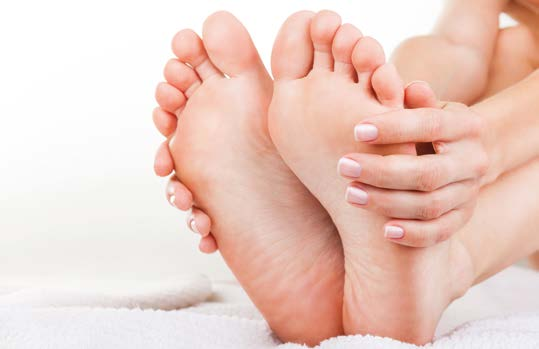 FOOT CARE FOOT CARE CEEA CE ESTE CEL MAI BUN PENTRU TĂLPILE TALE Eficiente şi verificate - astfel sunt produsele cosmetice pentru îngrijirea tălpilor. Confort şi comoditate la fiecare pas.