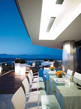 For example in the restroom, virtual windows to the outside are panoramic photographs of the exterior, taken at sunrise.