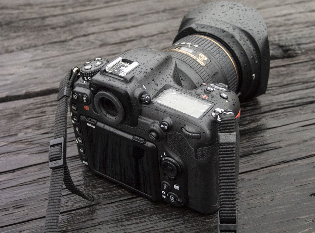 D500 Augstākās klases kameras iespējas, DX formāta izveicīgums Jaunā Nikon kamera D500 ir uzskatāma par Nikon FX formāta augstākās klases kameras D5 jaunāko māsu, to raksturo izcili augsta veiktspēja