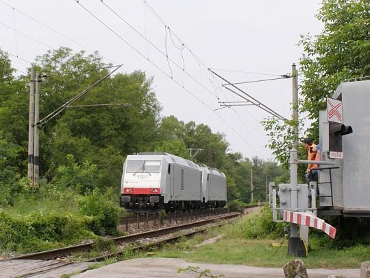 Takisto je v záujme firiem vyrábajúcich HDV, ako sú napríklad Siemens (rušne z rodiny EuroSprinter známe ako Taurusy v rôznych verziách) alebo Bombardier (rušne z rodiny Traxx v rôznych verziách),