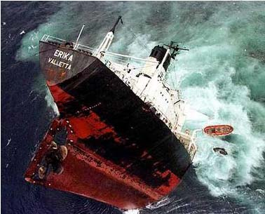 την εκκένωση και των 26 Ινδών μέλη του πληρώματος. Αργότερα το πετρελαιοφόρο κόπηκε στα δύο και τελικά βούλιαξε σε βάθος 120 μέτρων, χύνοντας χιλιάδες τόννους πετρελαίου στον Ατλαντικό Ωκεανό.