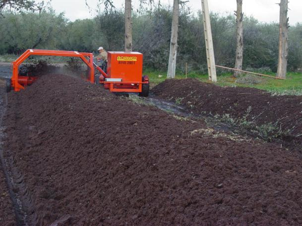 κομπόστ στους αγρούς είναι μεταξύ Φεβρουαρίου και Μαρτίου, δηλαδή περίπου τρεις μήνες μετά την έναρξη της κομποστοποίησης.