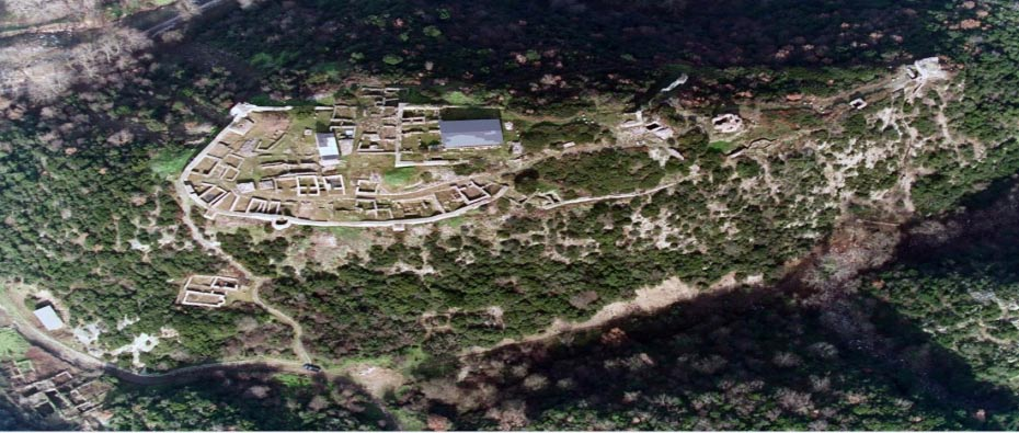 2.2 ΑΡΧΑΙΟΛΟΓΙΚΕΣ ΑΝAΣΚΑΦΕΣ ΚΑΙ ΕΥΡΗΜΑΤΑ Οι ανασκαφές στο οχυρωμένο Βυζαντινό οικισμό της Μυγδονικής Ρεντίνας ξεκίνησαν το 1976 από το Κέντρο Βυζαντινών Ερευνών του Αριστοτελείου Πανεπιστημίου