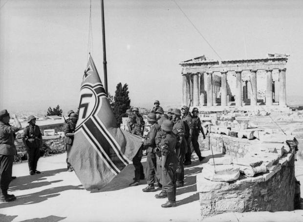 Στις 9 Απριλίου 1941 η Θεσσαλονίκη έχει καταληφθεί από τους Γερμανούς, οι οποίοι προελαύνουν ταχύτατα