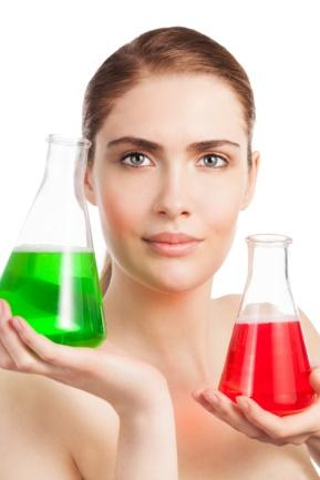 DERMAGETIC AWAY FROM CHEMICAL COCKTAILS IN COSMETICS Το ένα τρίτο όλων των καλλυντικών προϊόντων στη γερμανική αγορά περιέχουν δραστικές ορμονικές χημικές ουσίες!