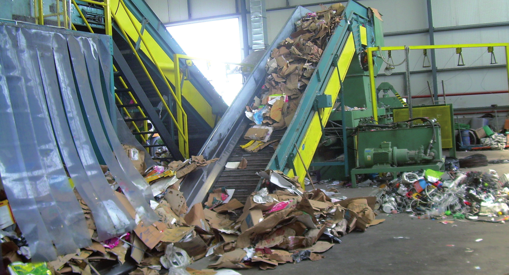 αδει- Παρελήφθησαν την προηγούμενη βδομάδα από το δήμο Τρίπολης οι 500 μπλε κάδοι ανακύκλωσης, καθώς και το ειδικό απορριμματοφόρο για ανακυκλώσιμα υλικά, όπως προβλεπόταν και στη σύμβαση που