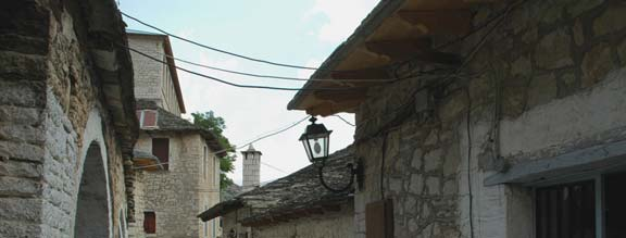 Κοντά στην είσοδο του χωριού βρίσκεται το σπίτι του Κρυστάλλη που σήμερα είναι μουσείο.