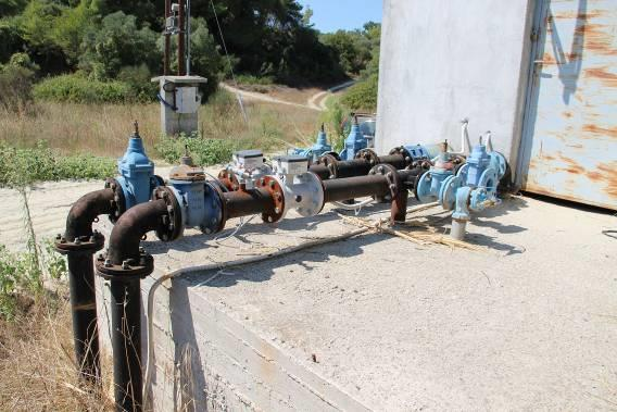 ΑΛΟΥΜΠΙ Η γεώτρηση τροφοδοτεί την δεξαμενή του αντλιοστασίου