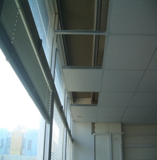 Ε που βρίσκεται στον 1 ο όροφο του κτιρίου Α και στην οποία φαίνεται το πρόβλημα απώλειας θερμότητας.