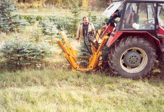 pre škôlky s okrasnými drevinami pohon: spojovací kardanový hriadeľ od UKT nesený za UKT - závlahy do fóliovníkov