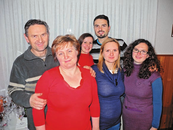 Po veë kot mesecu dni garanja od jutra do veëera je ta rezultat marsikoga v mojem volilnem πtabu potrl. Moram priznati, da so tekle tudi solze. Priπel je nov dan in z njim πe dva glasova po poπti.