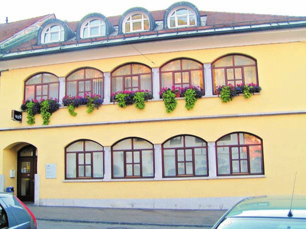 Kar tri nagrade, ki so jih Kamnik in njegovi ponudniki prejeli v okviru Dnevov slovenskega turizma, priëajo, da smo na pravi poti.