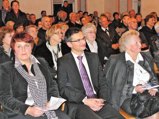 KULTURA Tradicionalni prazniëni koncert Mestne godbe Kamnik TuristiËno-informacijski center Kamnik tel: +386 1 831 82 50, www.kamnik-tourism.