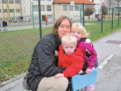 V prejπnjih letih so, predvsem zato, da bi se otroci πe bolj zavedali prihoda luëi, Jezusa Kristusa, vsak dan od prve adventne nedelje do 24. decembra priæigali majhne Ëajne sveëke.