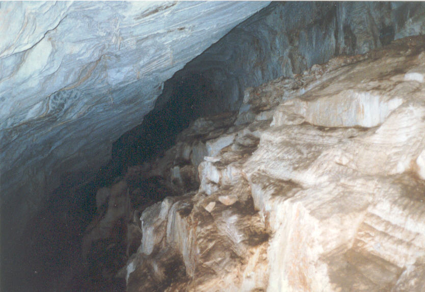 Η υπόγεια εξόρυξη των αρχαίων ορυχείων µαρµάρου της Πάρου, αποτελεί ακόµα