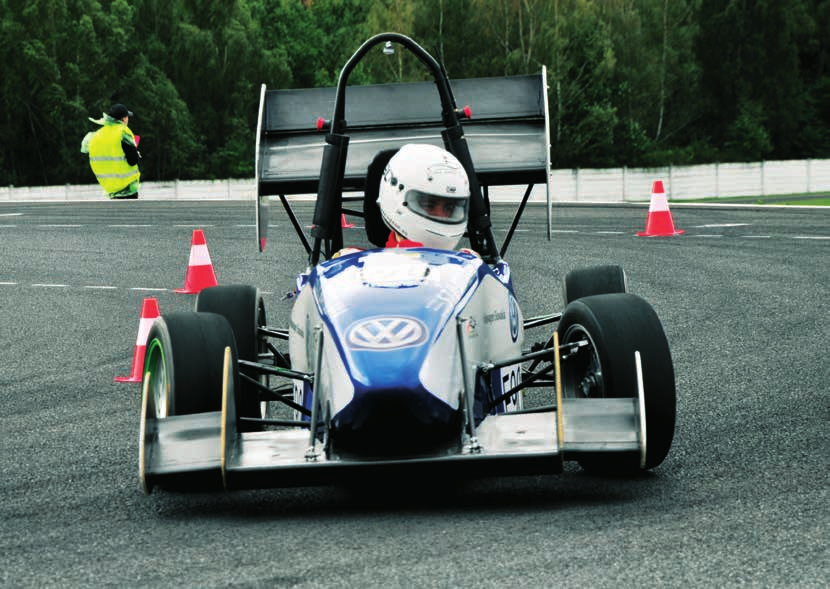 TECHNOLÓGIE tvorivosť 20 21 Shell Eco-marathone je festival mladých konštruktérov a ich futuristických vozidiel. Bratislavský Fme Racing Team skúša úsporné auto na CNG.