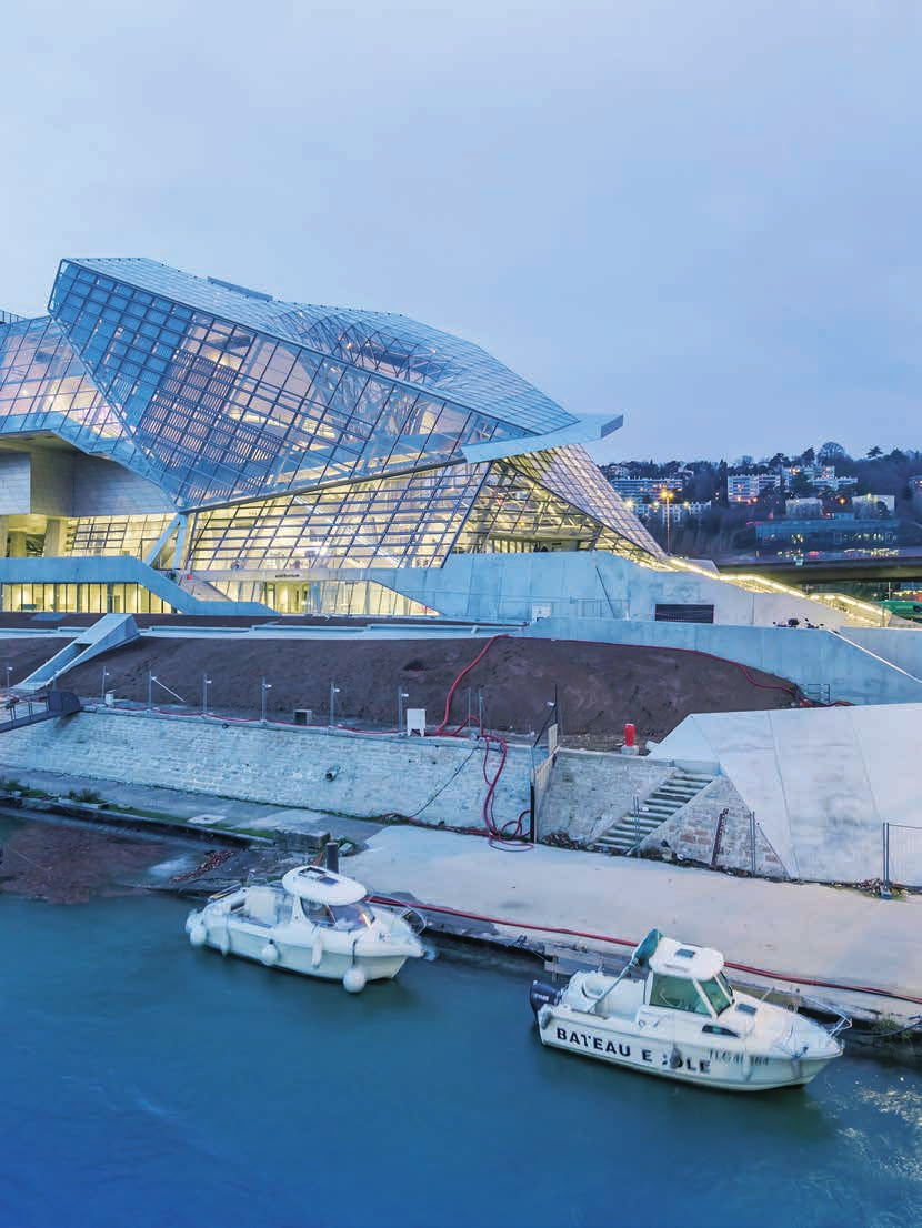 LIFESTYLE architektúra 40 41 Levitujúci oblak AUTOR: Karol Klanic FOTO: Sergio Pirrone Musée des Confluences (Múzeum sútoku) postavili v