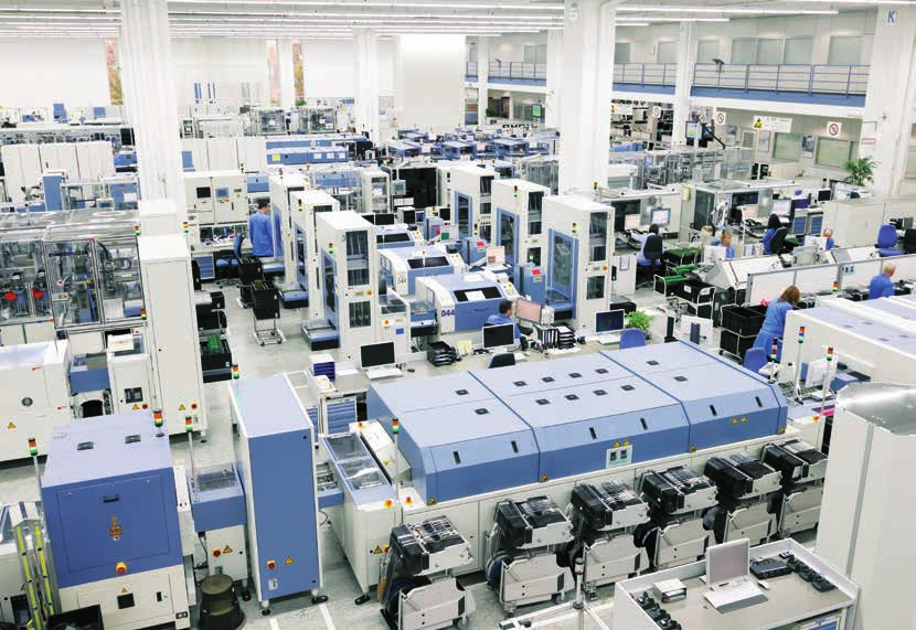INOVÁCIE téma čísla 16 17 Špičkovou ukážkou digitálnych technológií je závod Siemensu na výrobu riadiacich jednotiek Simatic. Na ceste k Industry 4.