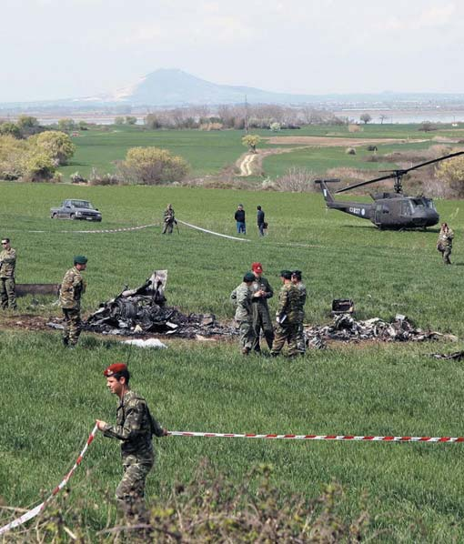 Πτώση ελικοπτέρου Huey της ΑΣ Στις 18 Μαρτίου ελικόπτερο UH-1H «Huey»του 3ου ΤΕΑΣ της Αεροπορίας Στρατού κατέπεσε και συνετρίβη κοντά στο χωριό Βασιλούδι Θεσσαλονίκης µε αποτέλεσµα τον τραγικό θάνατο