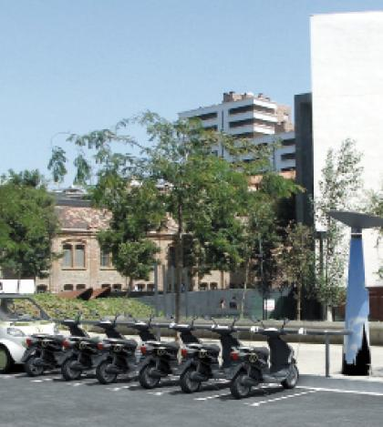 οι χρήστες εναποθέτουν τα απορρίμματα τους διαχωρίζοντάς τα, 2) Τα Drop-off σημεία βρίσκονται είτε μέσα σε ειδικά κτίρια ή σε ειδικούς ανοιχτούς χώρους όπου συλλέγονται τρία βασικά είδη απορριμμάτων,