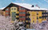 Hotel ima pristup internetu, café restoran, pivnicu, veliku dnevnu sobu, iznajmljivanje skija, saunu, parnu kupelj i solarij.