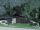 Udaljenost od æiëare: 20 m od æiëare Marmolada, 350 m od poveznice sa æiëarama Arabbe, obadvije æiëare pripadaju u zonu Dolomiti Superski (besplatni hotelski prijevoz).