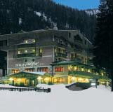 Dodatni sadræaji: recepcija, bar, praonica rublja, prostorija za kartanje, usluga prijevoza u srediπte Madonne di Campiglio. Na 1 km supermarket.