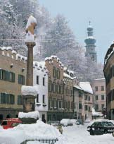 PFALZEN APARTMANI KRYNICA Standardno opremljeni apartmani za 4-6 osoba koji su od skijaliπta Reischach udaljeni 9,5 km. BRUNICO HOTEL GISSBACH *** Ugodan hotel u mjestu S.
