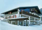 SKIJALIˇTE KRONPLATZ Sobe standard: kupaonica i WC, suπilo za kosu, telefon, TV, radio, mali sef. Sobe Monte Sommo: iste usluge kao i sobe standard, ali prostranije i s prostorom za dnevni boravak.