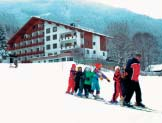 SPORTHOTEL KOSTMANN **** OsjeÊat Êete se miljama daleko od svakodnevnih briga Ëim zakoraëite u ugodan ambijent ho- HARMONY HOTEL KIRCHHEIMERHOF**** tela Kostmann.