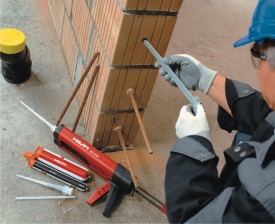 MD 2000 HIT Tehnica injectării Sistem de injecţie HIT-HY 70 pentru cărămidă cu goluri Aplicaţii: Fixarea structurilor de lemn sau metal pe materiale de bază cu goluri.