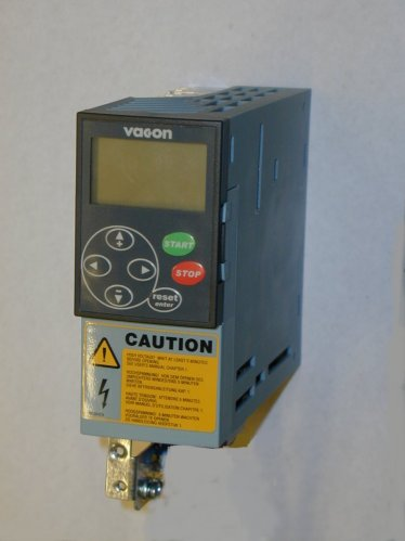 Vacon NXL, MF2 Ovládací kábel Uzemňovacia svorka Motorový kábel